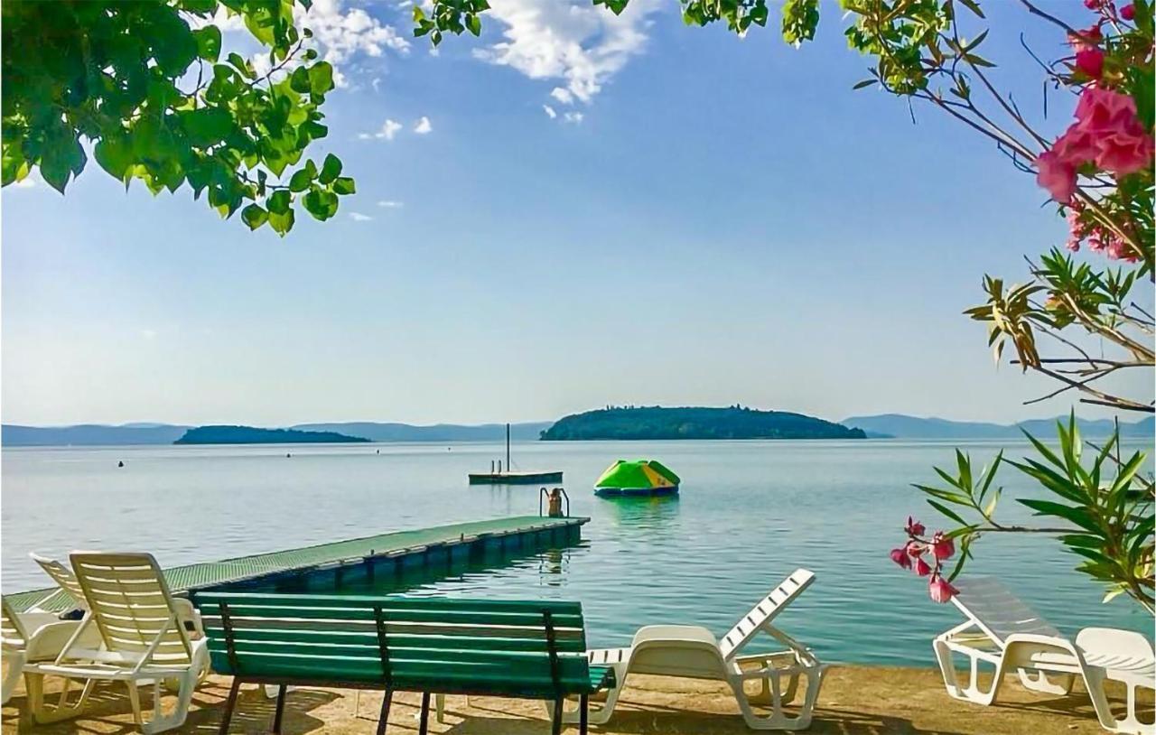 Pet Friendly Stacaravan In Tuoro Sul Trasimeno Vila Exterior foto